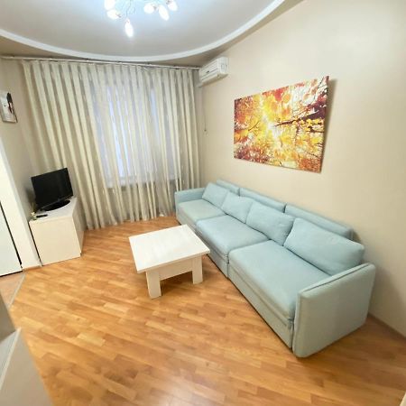 Stefan Cel Mare Apartment With 2 Rooms In The Heart Of Κισινάου Εξωτερικό φωτογραφία