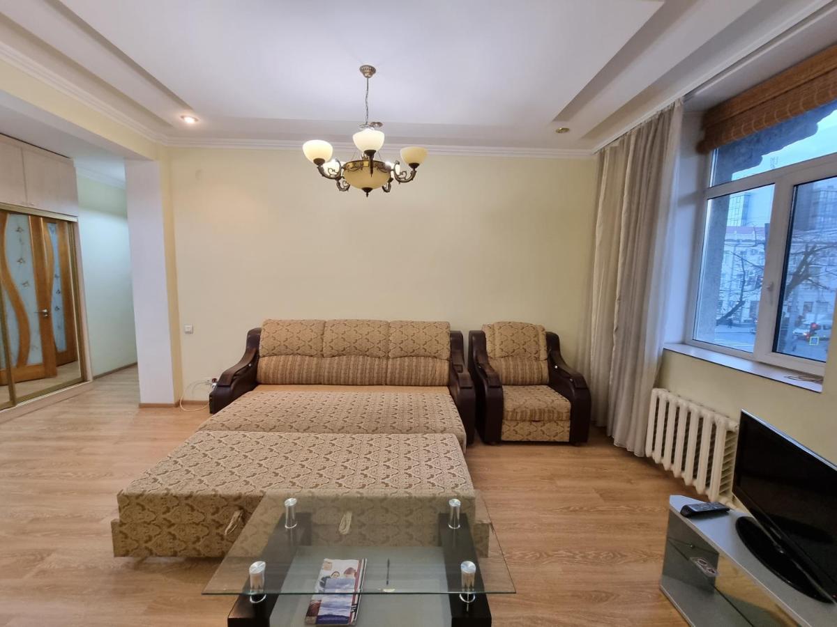 Stefan Cel Mare Apartment With 2 Rooms In The Heart Of Κισινάου Εξωτερικό φωτογραφία