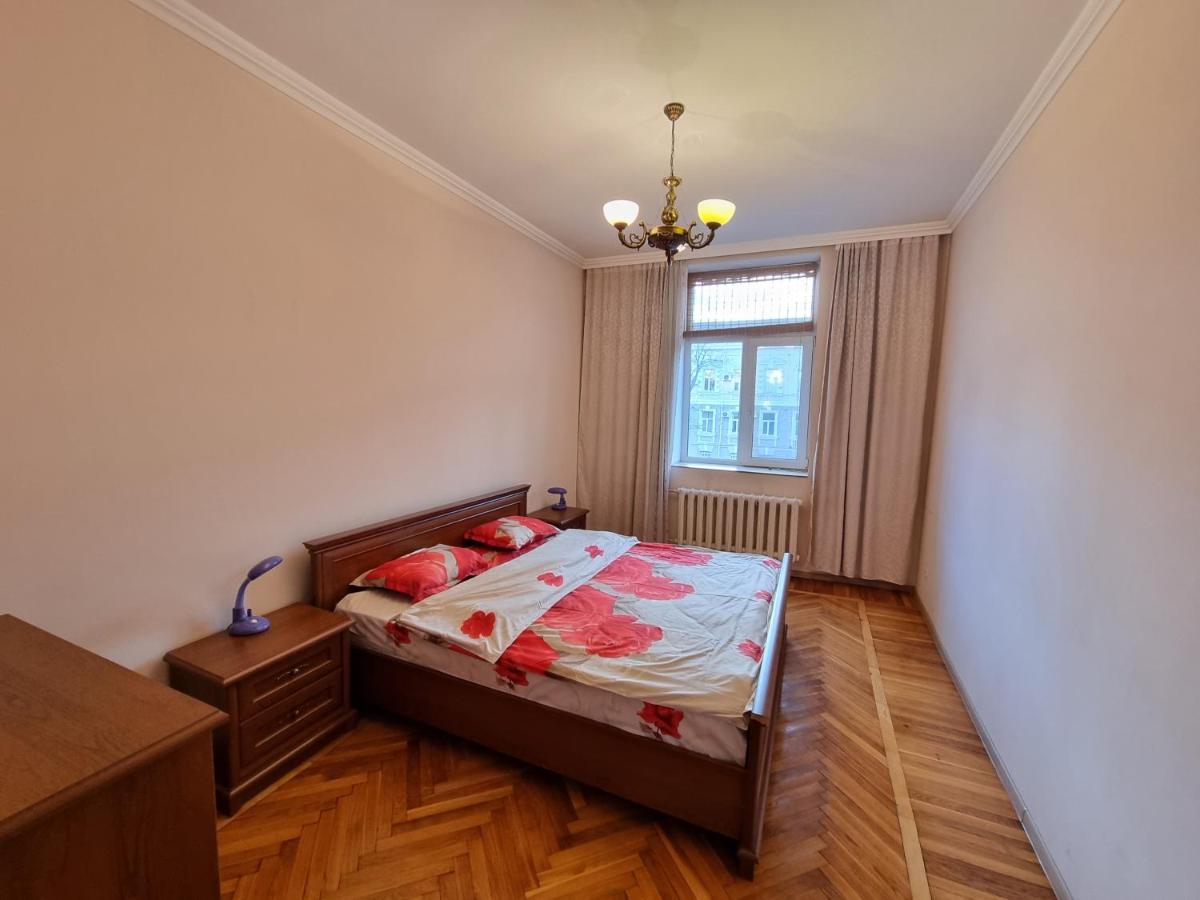 Stefan Cel Mare Apartment With 2 Rooms In The Heart Of Κισινάου Εξωτερικό φωτογραφία