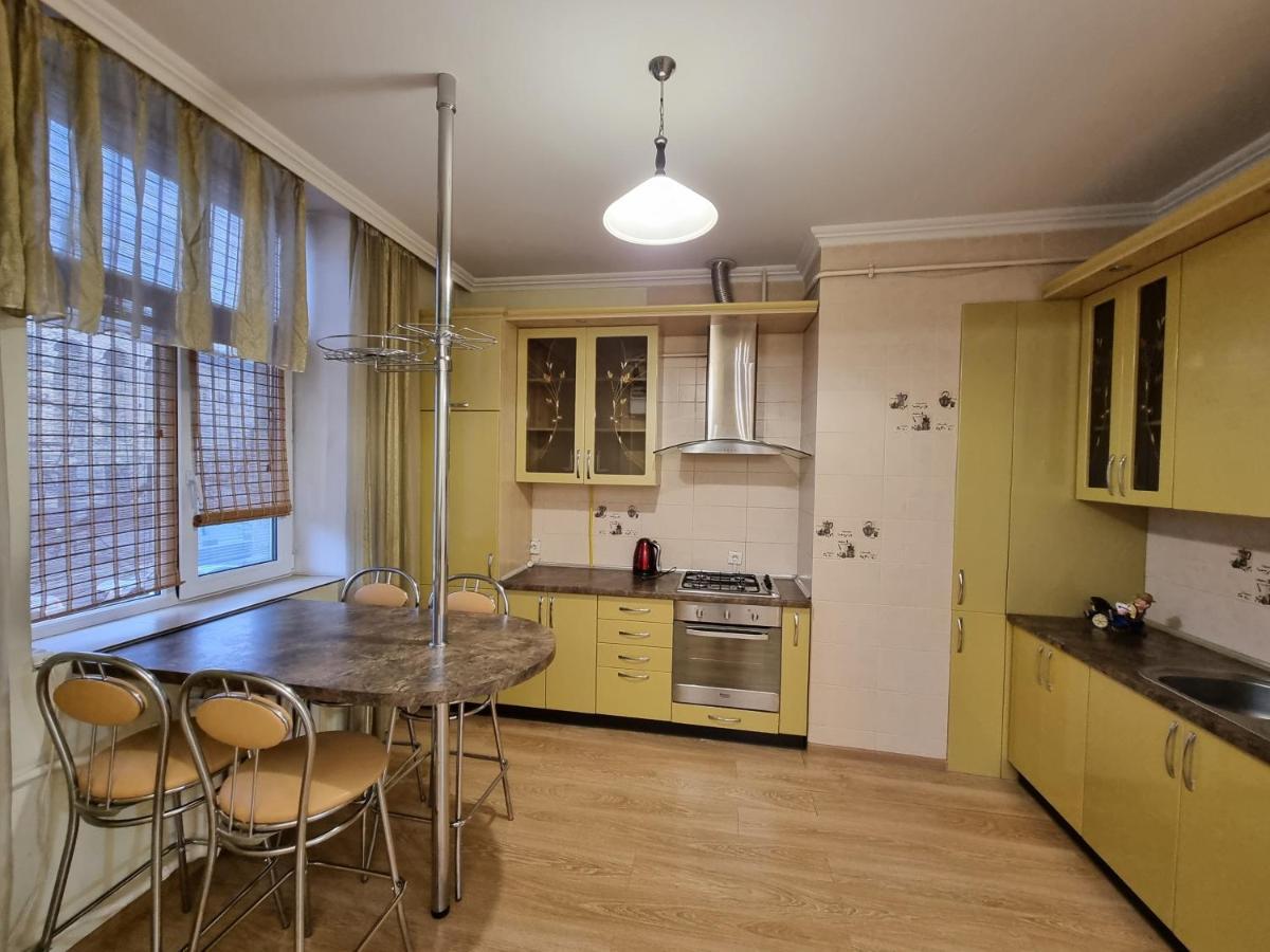 Stefan Cel Mare Apartment With 2 Rooms In The Heart Of Κισινάου Εξωτερικό φωτογραφία