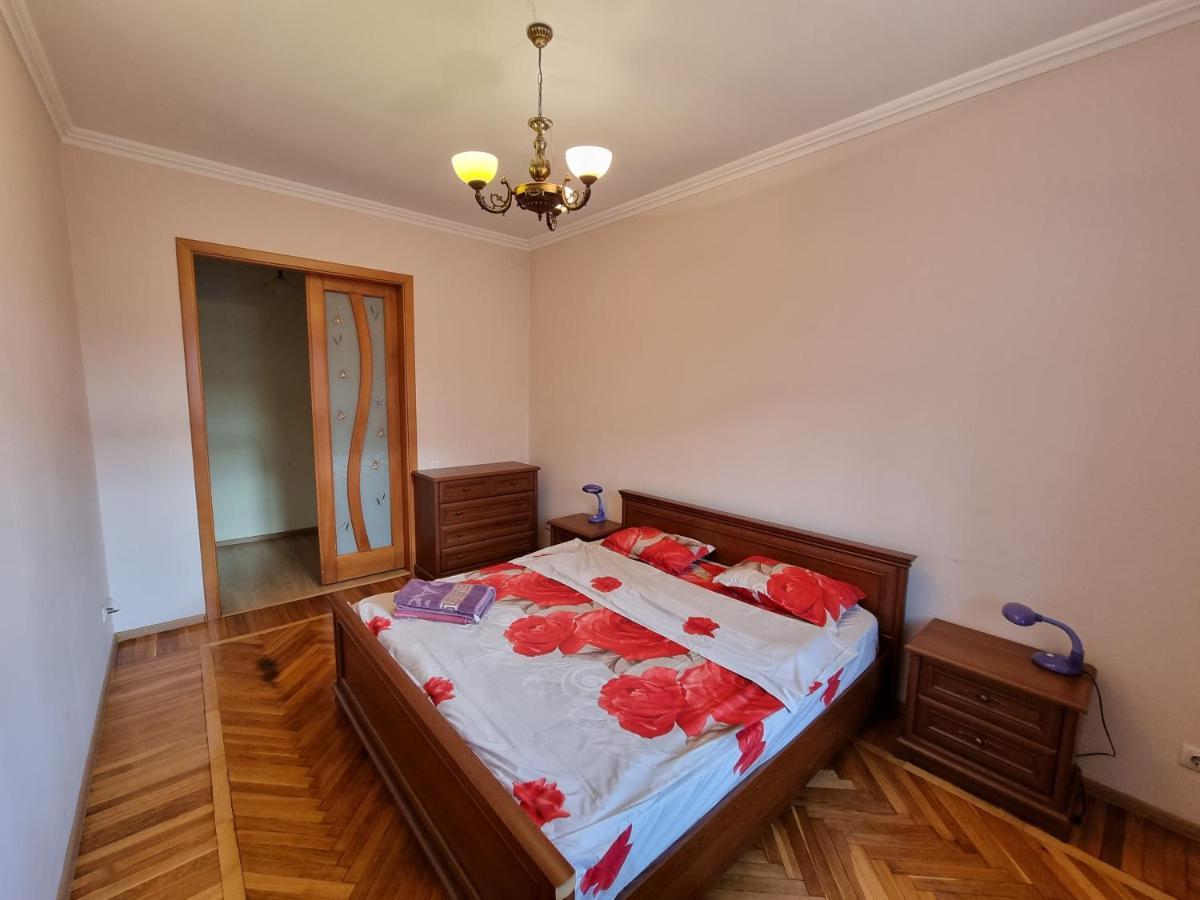 Stefan Cel Mare Apartment With 2 Rooms In The Heart Of Κισινάου Εξωτερικό φωτογραφία