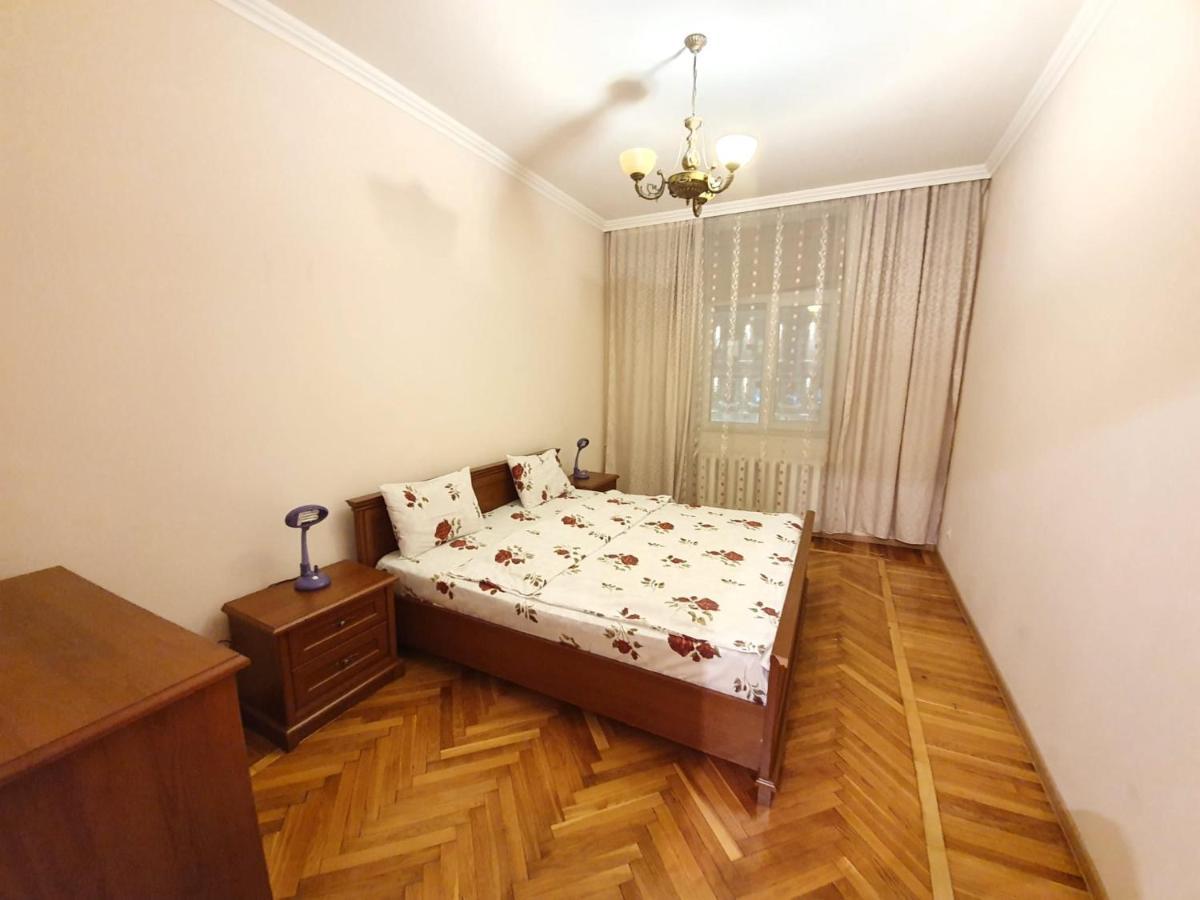 Stefan Cel Mare Apartment With 2 Rooms In The Heart Of Κισινάου Εξωτερικό φωτογραφία