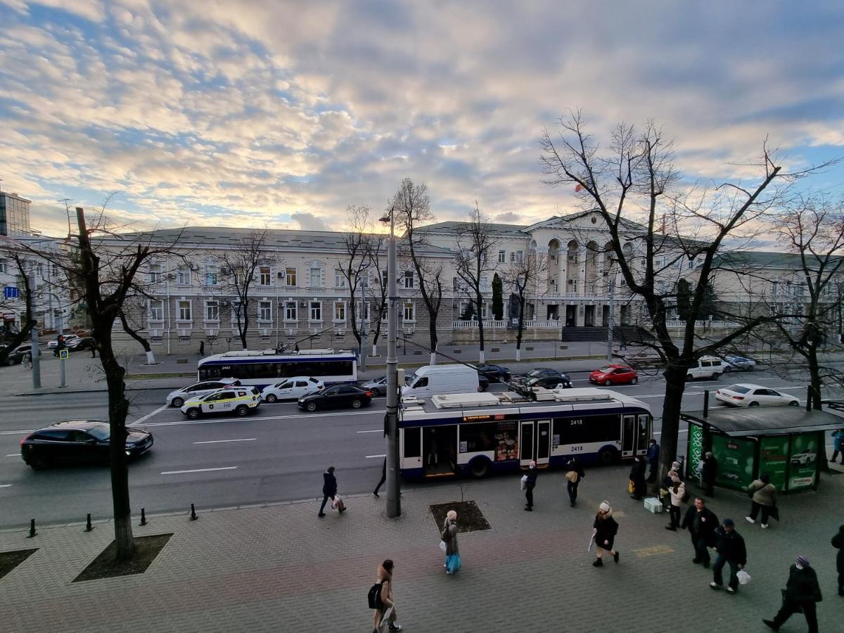 Stefan Cel Mare Apartment With 2 Rooms In The Heart Of Κισινάου Εξωτερικό φωτογραφία