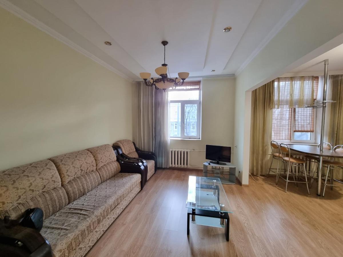 Stefan Cel Mare Apartment With 2 Rooms In The Heart Of Κισινάου Εξωτερικό φωτογραφία