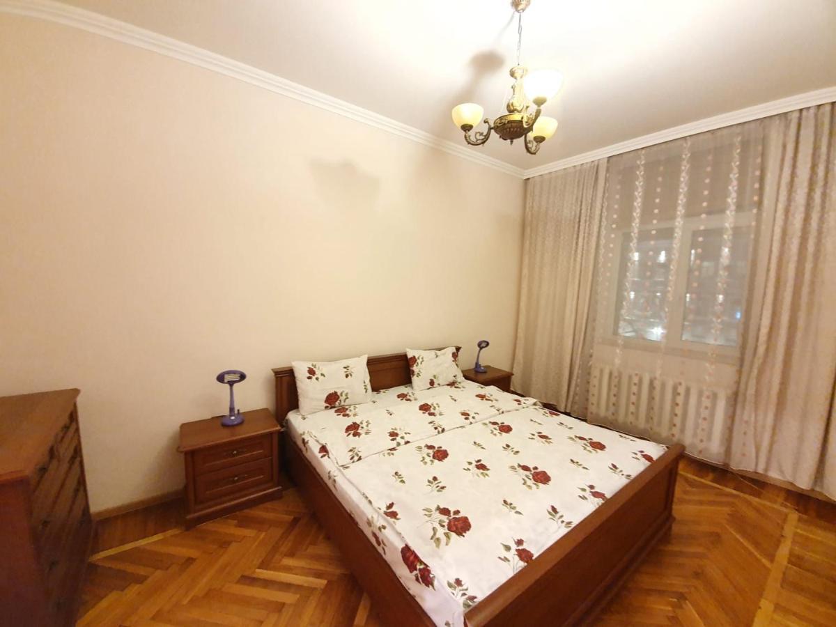 Stefan Cel Mare Apartment With 2 Rooms In The Heart Of Κισινάου Εξωτερικό φωτογραφία