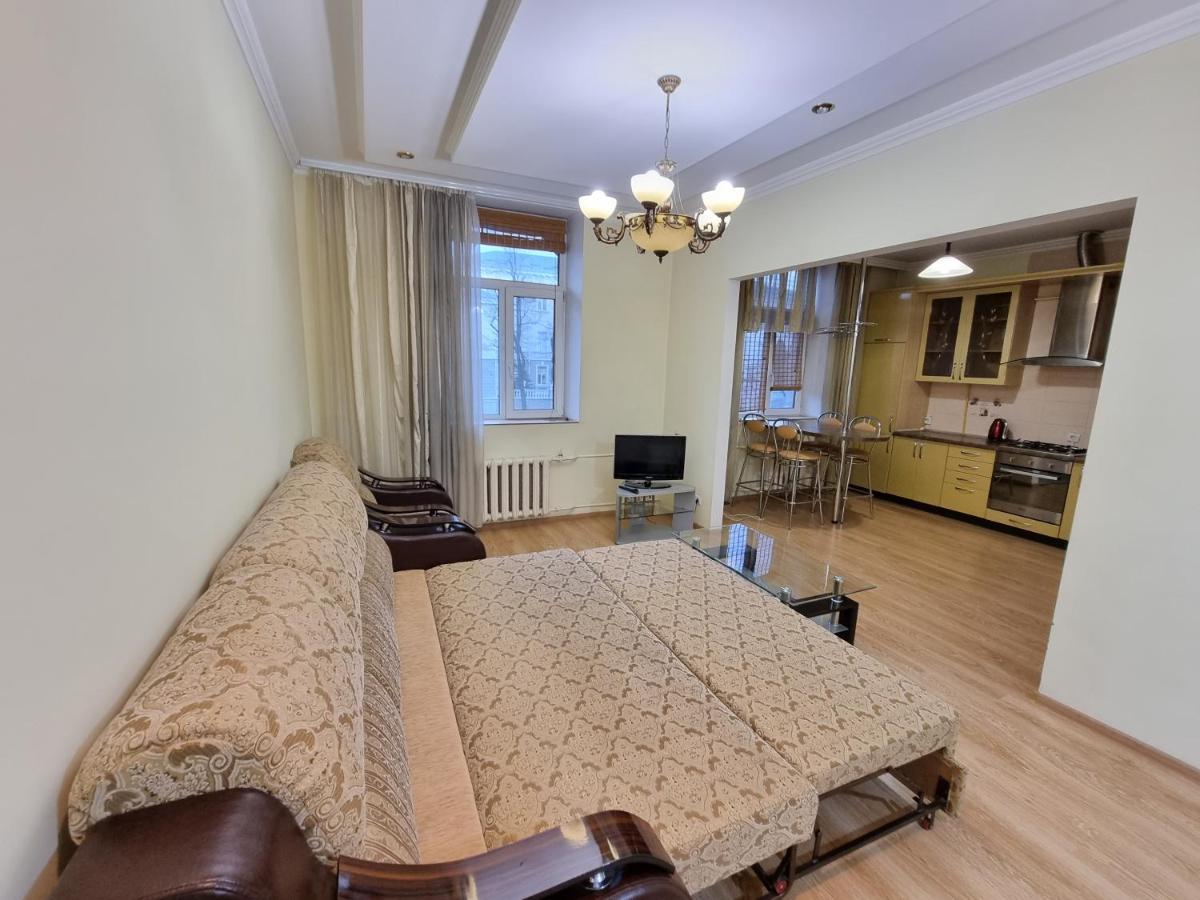 Stefan Cel Mare Apartment With 2 Rooms In The Heart Of Κισινάου Εξωτερικό φωτογραφία