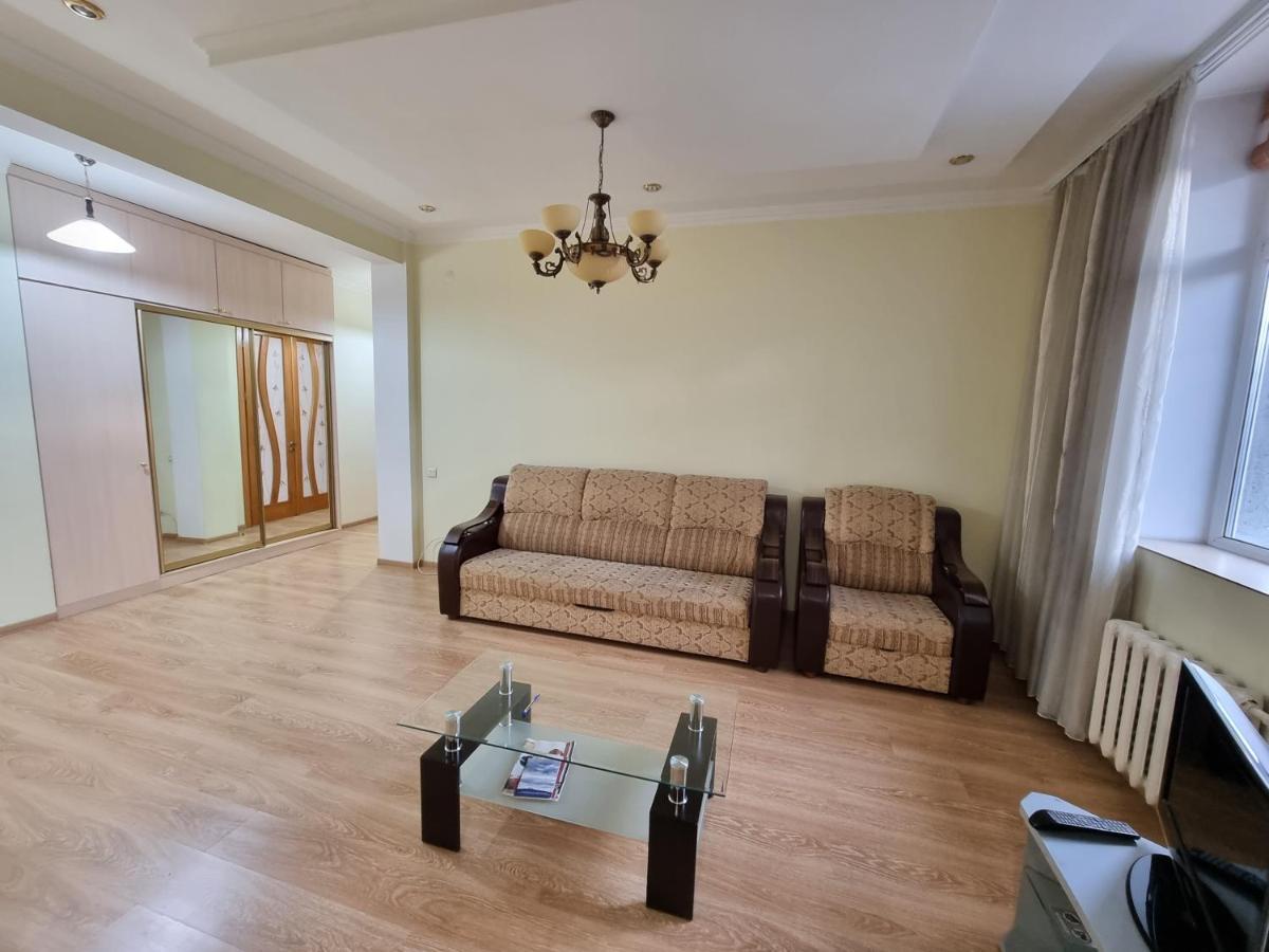 Stefan Cel Mare Apartment With 2 Rooms In The Heart Of Κισινάου Εξωτερικό φωτογραφία