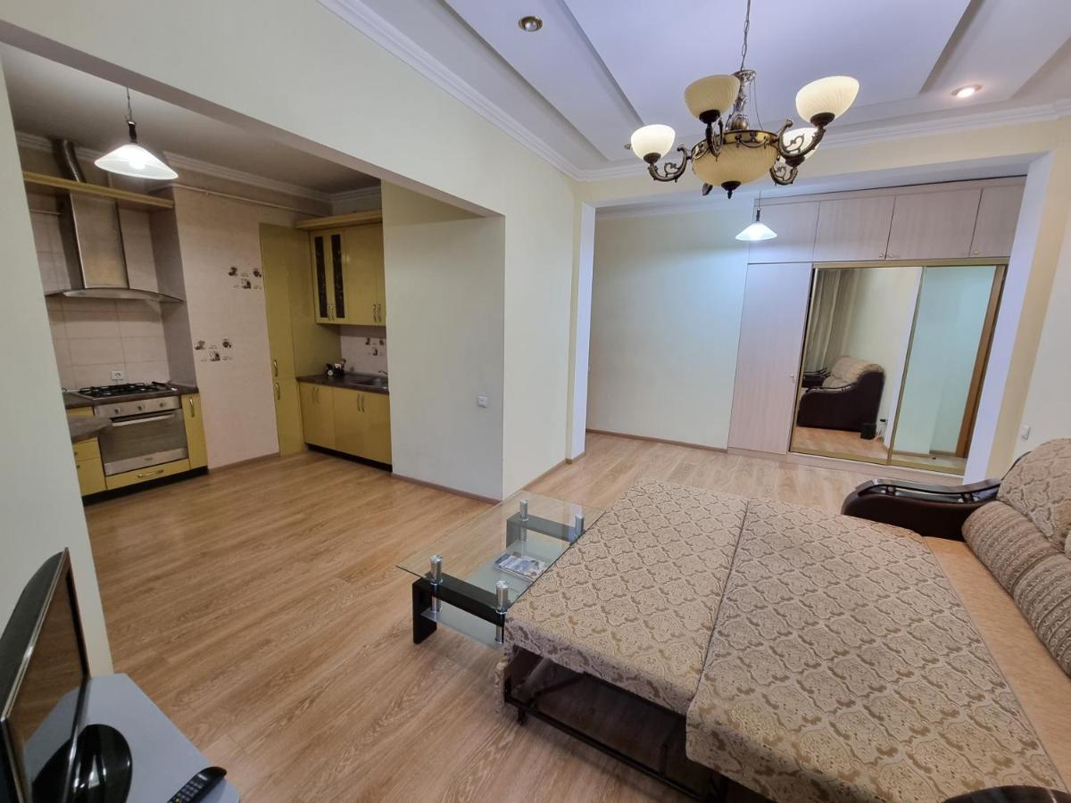 Stefan Cel Mare Apartment With 2 Rooms In The Heart Of Κισινάου Εξωτερικό φωτογραφία