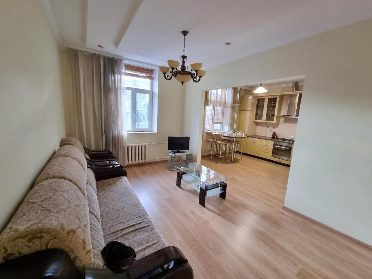 Stefan Cel Mare Apartment With 2 Rooms In The Heart Of Κισινάου Εξωτερικό φωτογραφία