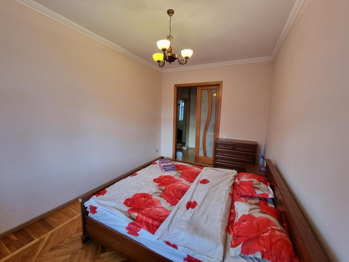 Stefan Cel Mare Apartment With 2 Rooms In The Heart Of Κισινάου Εξωτερικό φωτογραφία