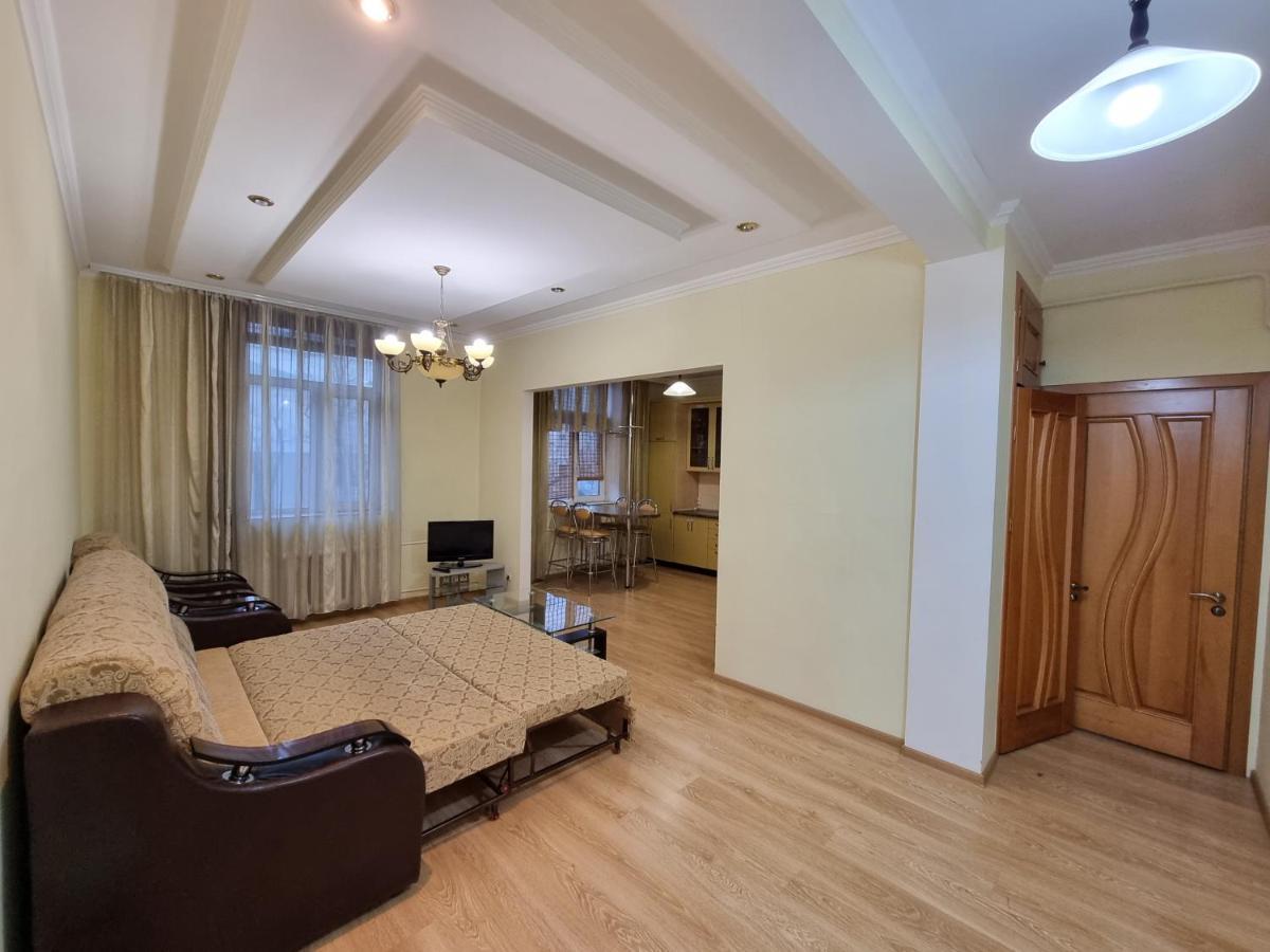 Stefan Cel Mare Apartment With 2 Rooms In The Heart Of Κισινάου Εξωτερικό φωτογραφία