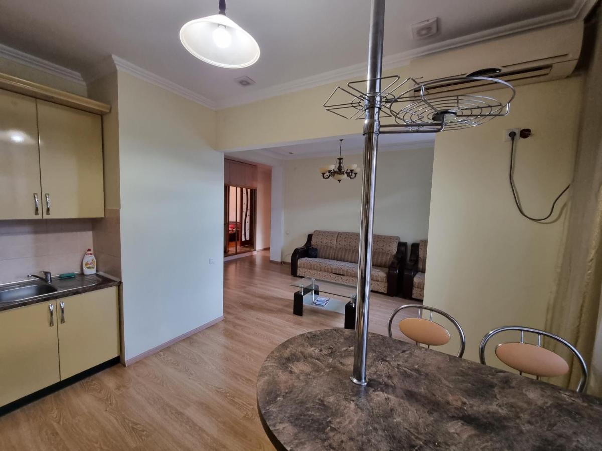 Stefan Cel Mare Apartment With 2 Rooms In The Heart Of Κισινάου Εξωτερικό φωτογραφία