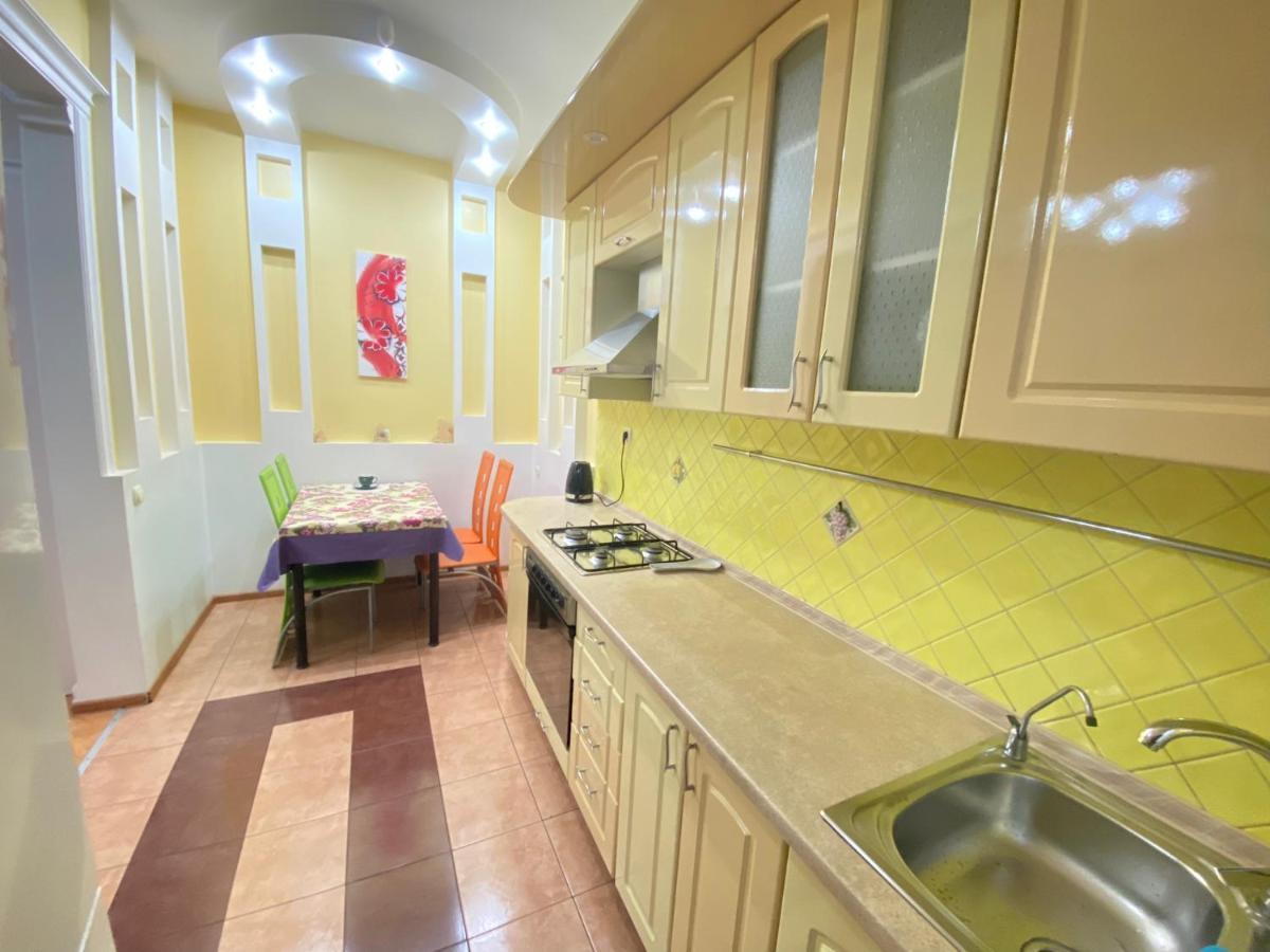 Stefan Cel Mare Apartment With 2 Rooms In The Heart Of Κισινάου Εξωτερικό φωτογραφία