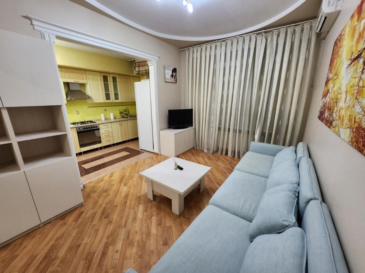 Stefan Cel Mare Apartment With 2 Rooms In The Heart Of Κισινάου Εξωτερικό φωτογραφία