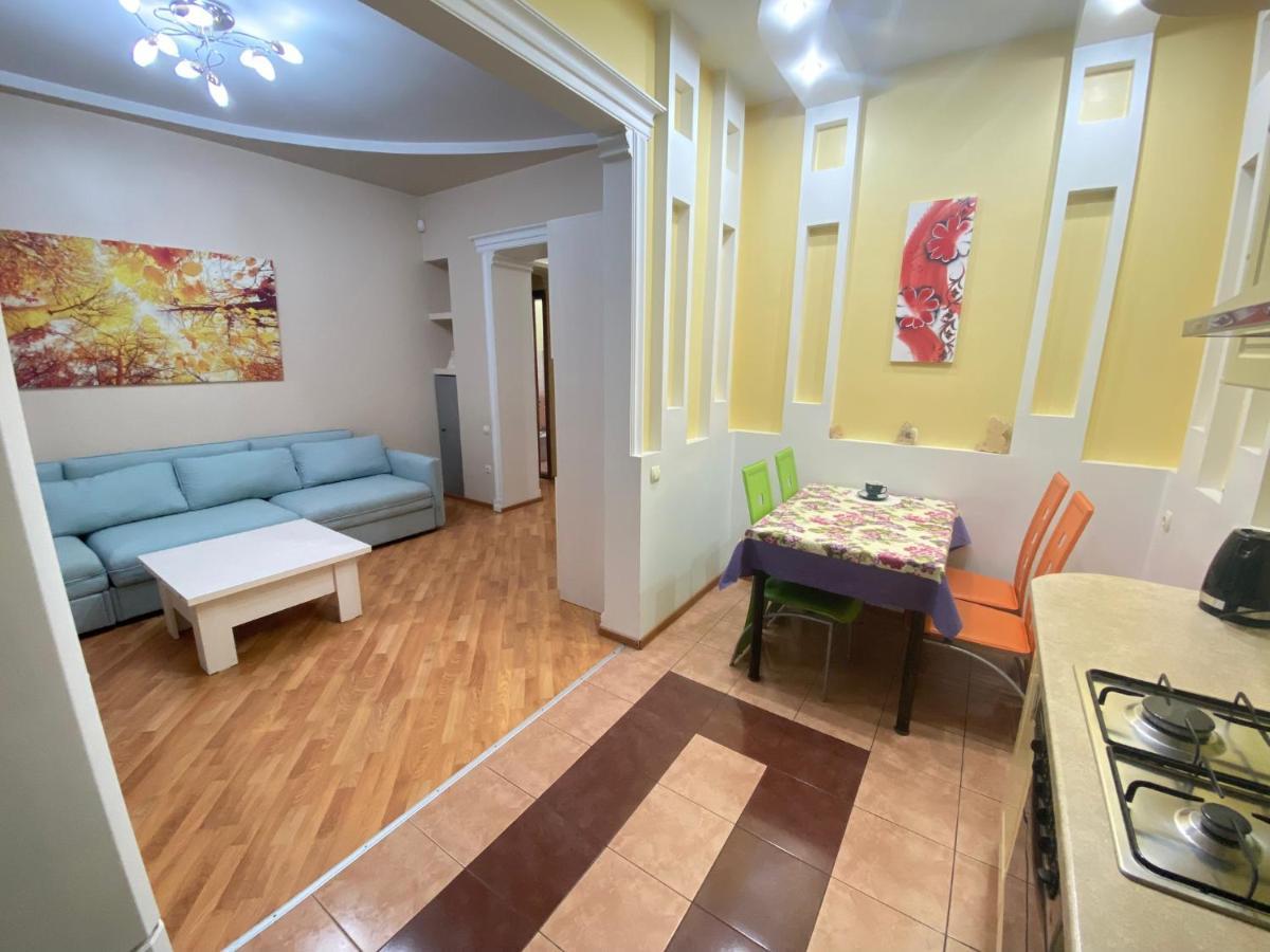 Stefan Cel Mare Apartment With 2 Rooms In The Heart Of Κισινάου Εξωτερικό φωτογραφία