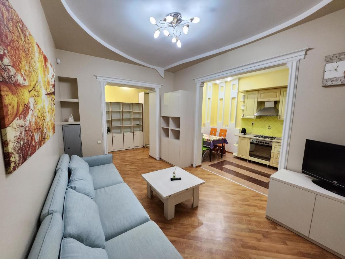 Stefan Cel Mare Apartment With 2 Rooms In The Heart Of Κισινάου Εξωτερικό φωτογραφία