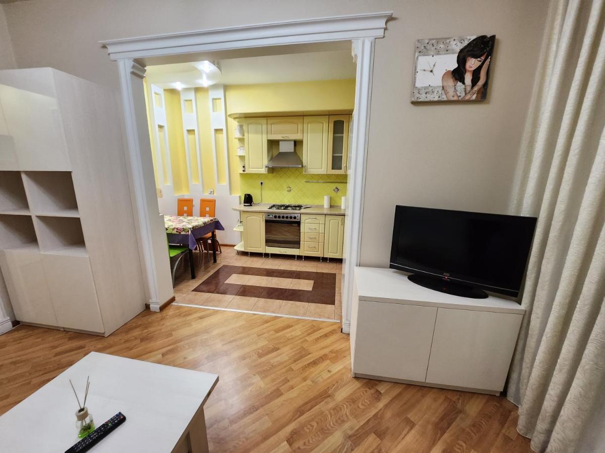 Stefan Cel Mare Apartment With 2 Rooms In The Heart Of Κισινάου Εξωτερικό φωτογραφία