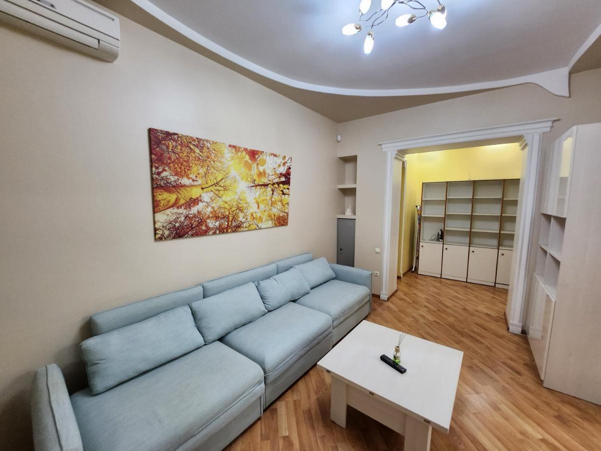 Stefan Cel Mare Apartment With 2 Rooms In The Heart Of Κισινάου Εξωτερικό φωτογραφία