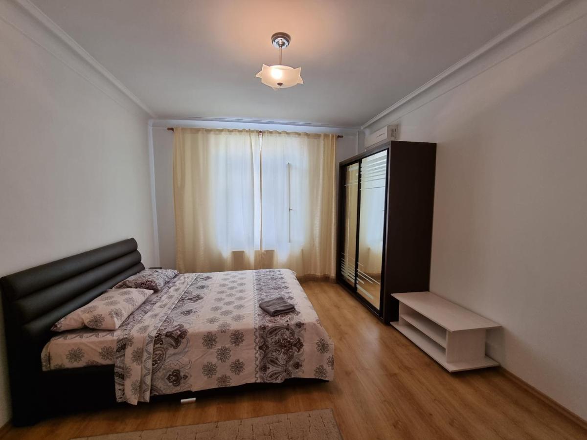 Stefan Cel Mare Apartment With 2 Rooms In The Heart Of Κισινάου Εξωτερικό φωτογραφία